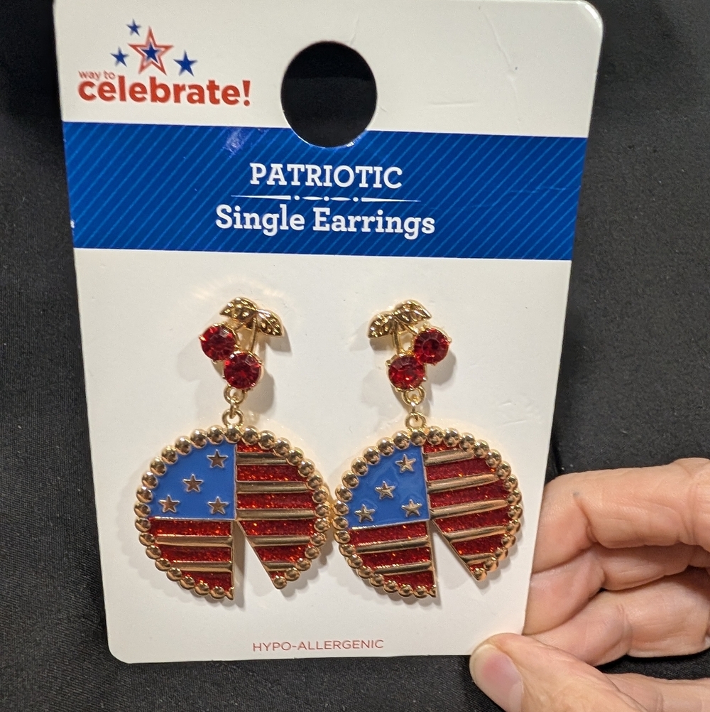 NWT Patriotic Pierced Dangle Fashion Earrings